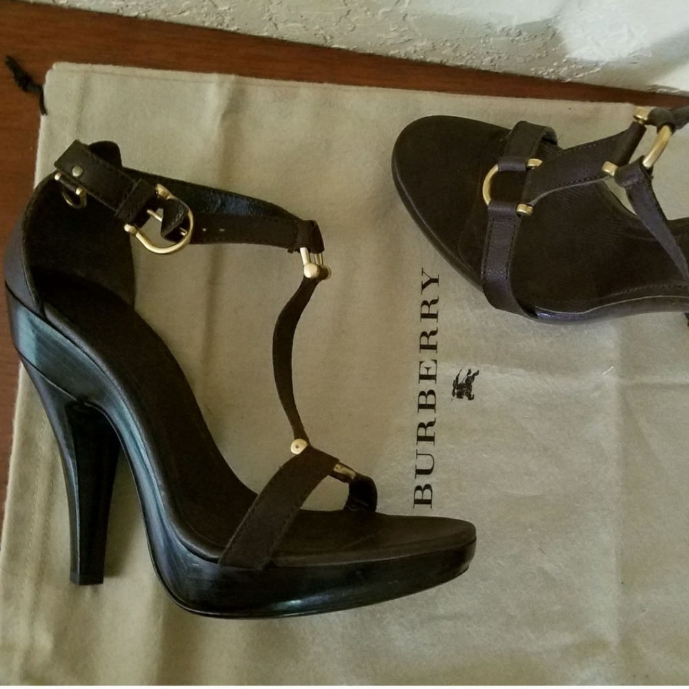 Burberry high heel strappy sandals. SIZE 40